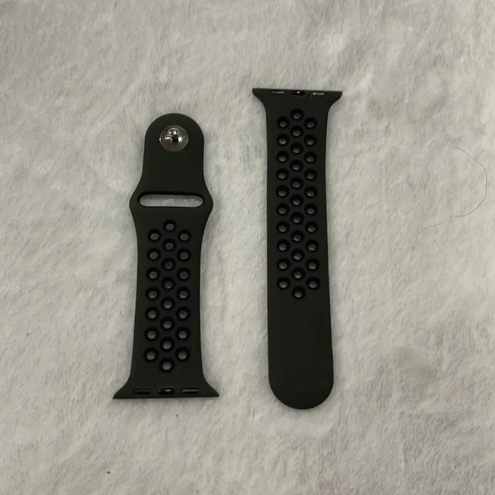 NWOT Apple Watch sports band (38/40)